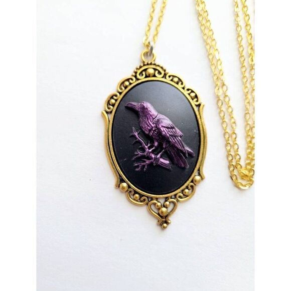 Purple Iridescent Raven Crow Gothic Rockabilly Cameo Antique Gold Necklace Penda - Picture 1 of 5